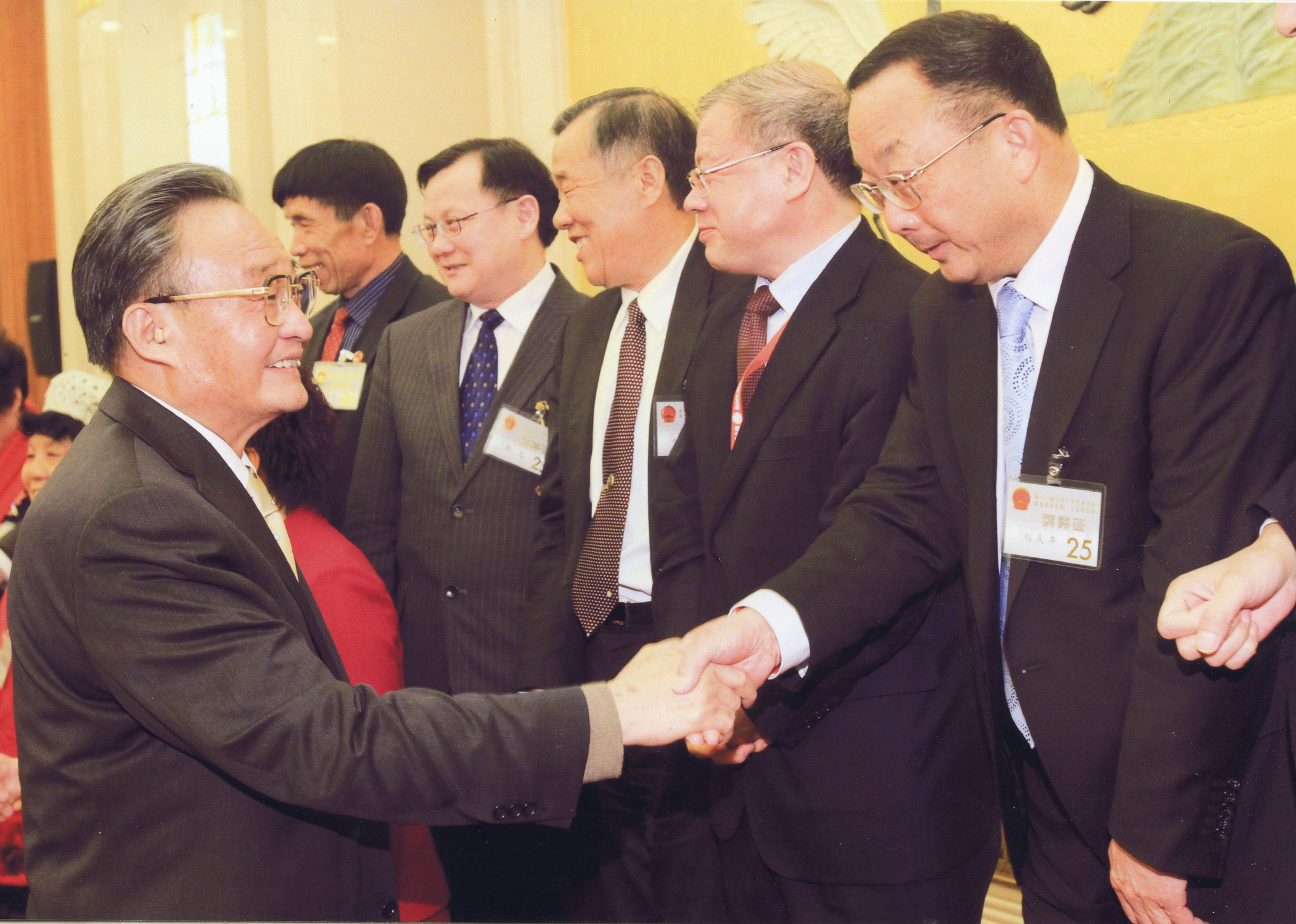 在十一屆全國(guó)人大常委會(huì)25次會(huì)議上，時(shí)任吳邦國(guó)委員長(zhǎng)親切接見集團(tuán)創(chuàng)始人劉慶年